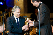 Thumb_image_image_mailath_hands_over_award_to_howard_shore